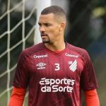 Cruzeiro: Zé Ivaldo faz mais um jogo pelo Athletico-PR e fica perto de 'limite'; entenda situação