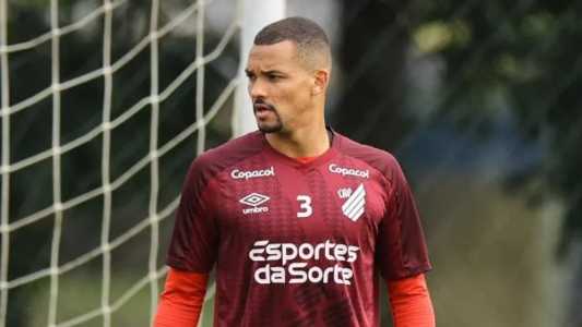 Zagueiro ainda não acertou renovação contratual e pode sair do Furacão