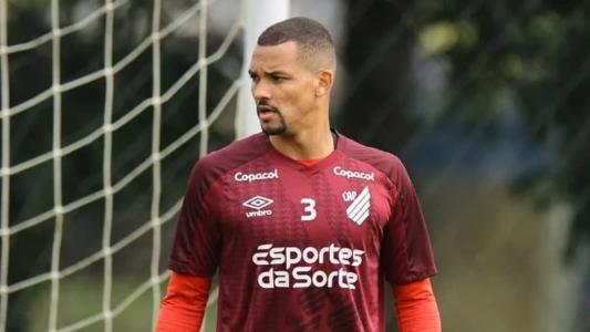 Zagueiro ainda não acertou renovação contratual e pode sair do Furacão