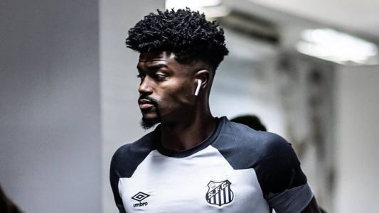 Zagueiro Bauermann , do Santos, é suspeito de envolvimento em casos de manipulação de jogos