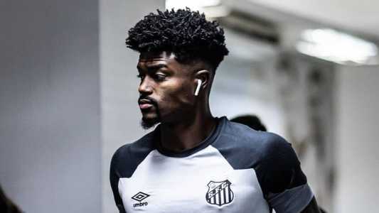 Zagueiro Bauermann , do Santos, é suspeito de envolvimento em casos de manipulação de jogos