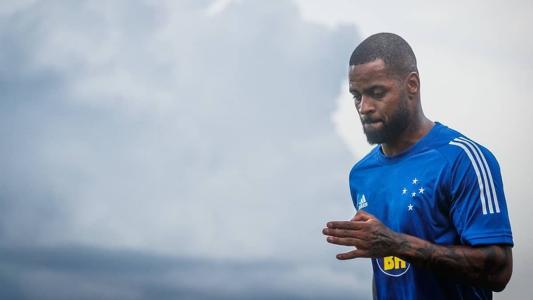 Zagueiro cobra mais de R$ 20 milhões do Cruzeiro na Justiça