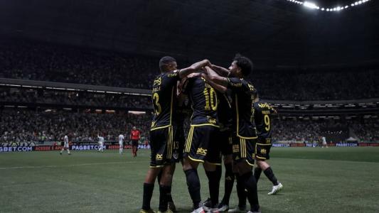 Zagueiro do Atlético afirmou não se preocupar com renovação de contrato ao fim do ano