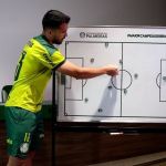 Zagueiro do Palmeiras se inspira em Abel e tira licença de treinador