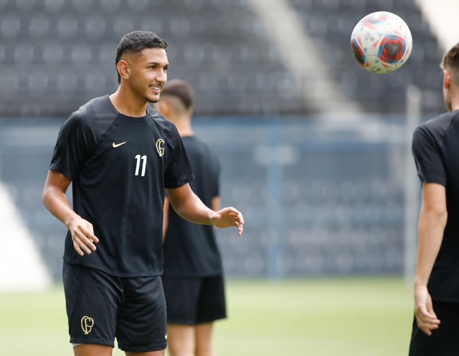Corinthians convoca zagueiro da base para duelo contra o Internacional