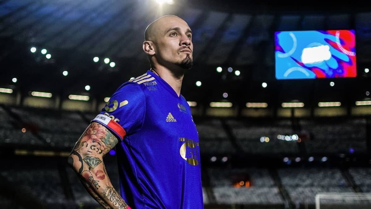 Cruzeiro fecha acordo milionário para pagar dívida com Maicon; veja valores