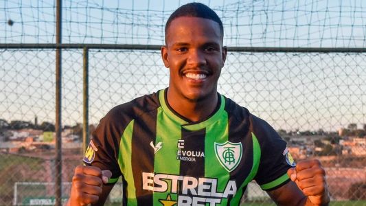 Zagueiro Gustavo Marques teve o contrato ampliado antes de ser cedido ao Benfica B