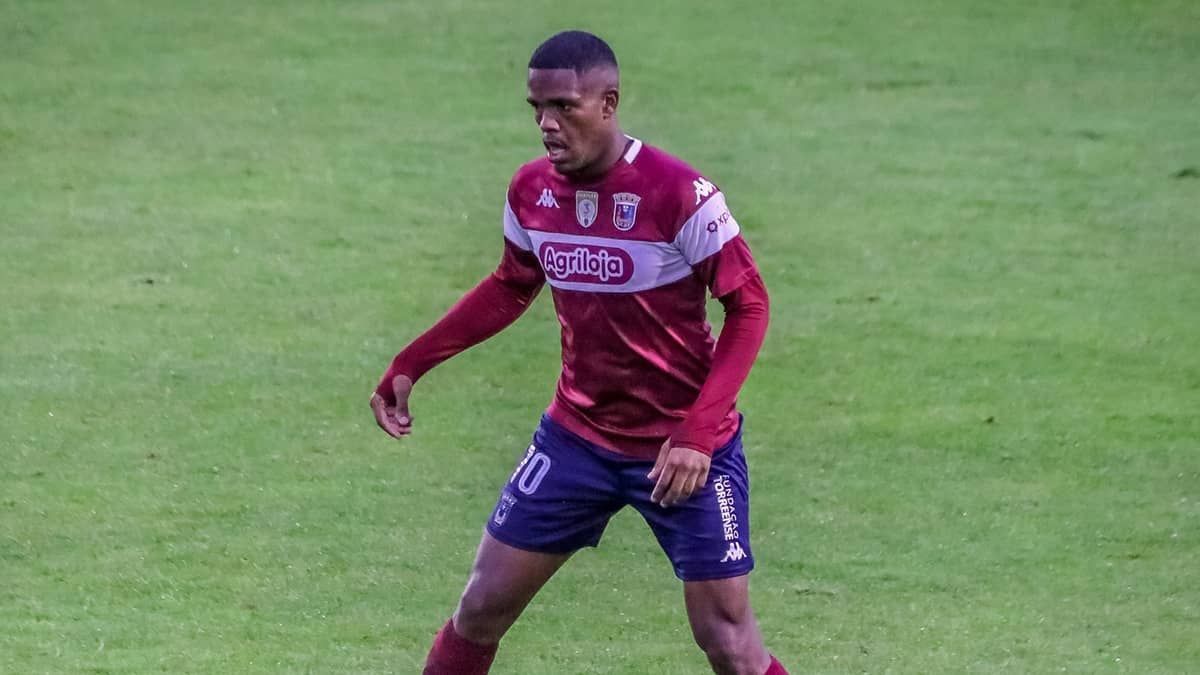 Zagueiro emprestado pelo América é destaque e lidera números em Portugal