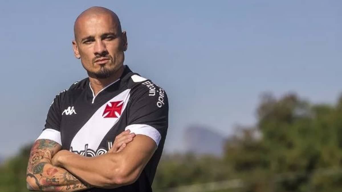 Vasco oficializa contratação de zagueiro Maicon