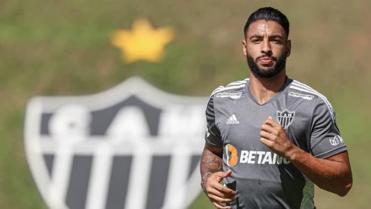 Zagueiro Nathan Silva durante treinamento na Cidade do Galo