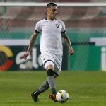 Zagueiro do Botafogo viraliza em culto: “Está mais cheio que o estádio”