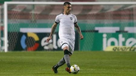 Zagueiro tem 11 jogos na temporada pelo Botafogo