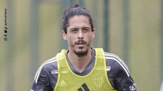 Zagueiro uruguaio já treinou na Cidade do Galo