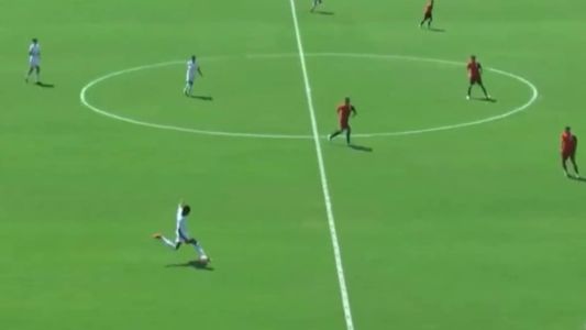 Zagueiro Vitão fez gol de antes do meio de campo