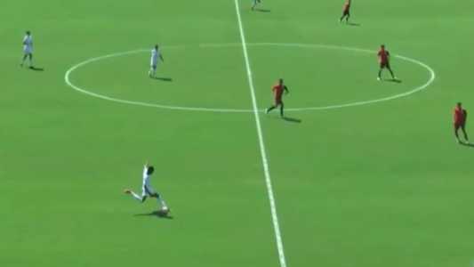 Zagueiro Vitão fez gol de antes do meio de campo
