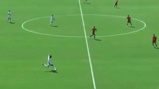 Zagueiro Vitão fez gol de antes do meio de campo