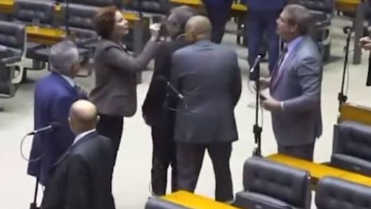 Zambelli e Lindbergh Farias trocaram acusações no meio do plenário da Câmara dos Deputados