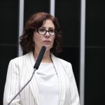 Defesa de Zambelli alega que deputada ainda não foi notificada sobre devolução de imóvel funcional