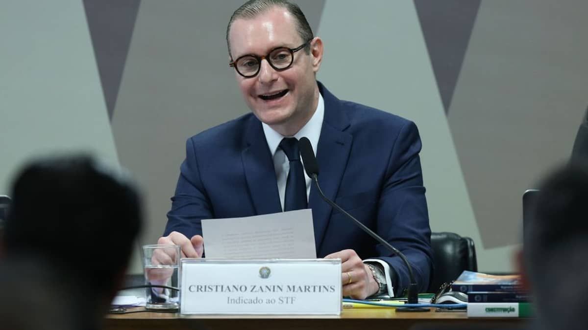 Saiba quais ações Cristiano Zanin assume no STF após aprovação pelo Senado