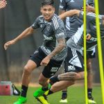 Atlético: um mês após grave lesão, Zaracho começa a treinar no campo