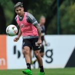 Zaracho sofre grave lesão no tornozelo e vira problema no Atlético