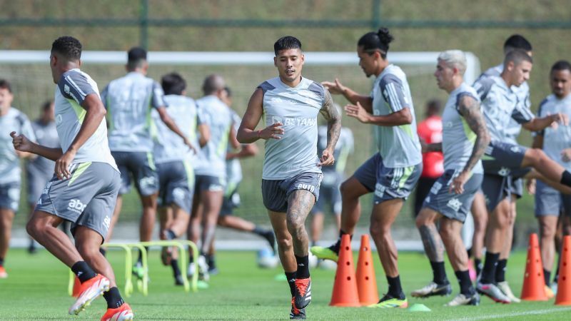 Meia do Atlético inicia contagem regressiva por top 3 de ranking histórico