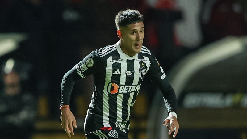 Lesão? Milito revela motivo de substituição de Zaracho, do Atlético, contra o Inter