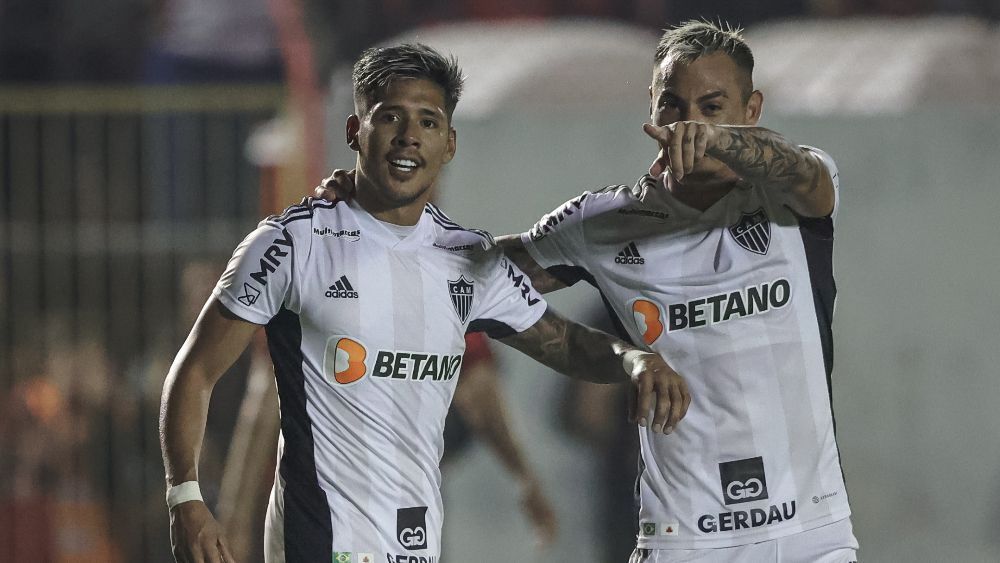 Vargas manda recado a Zaracho após saída do Atlético: 'Há muito tempo não te via feliz'