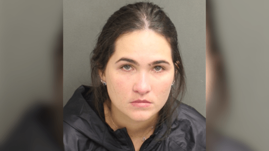 Amanda Vasconcelos foi detida em Orlando