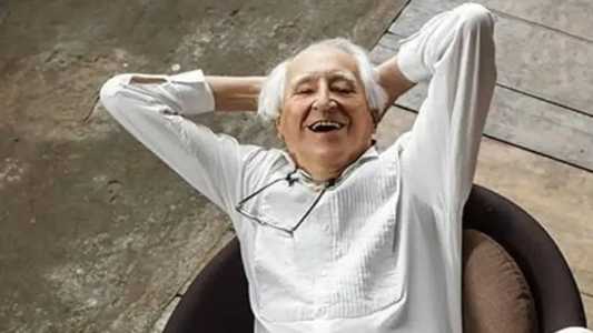 Zé Celso foi internado após ter 53% do corpo queimado em seu apartamento