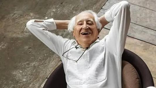 Zé Celso foi internado após ter 53% do corpo queimado em seu apartamento