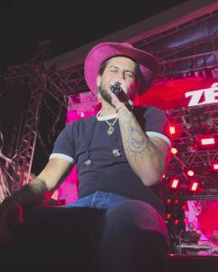 Zé Felipe com chapéu parecido com o de Ana Castela