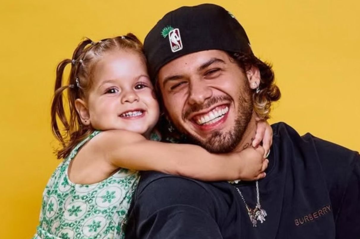 Maria Flor questiona Zé Felipe sobre marca no braço
