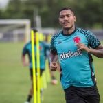 Vasco anuncia renovação de Zé Gabriel e compra de Matheus Carvalho