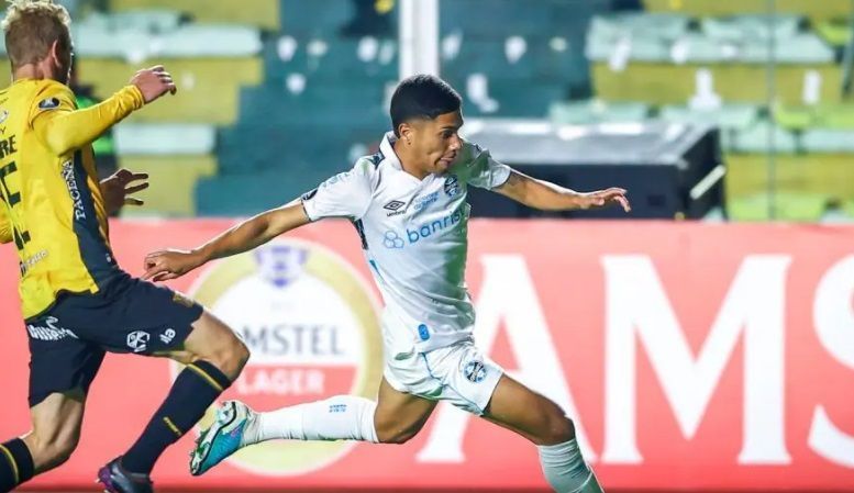Grêmio encaminha venda de jovem da base ao Bahia