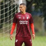 Na mira do Cruzeiro, Zé Ivaldo 'é barrado' no Athletico-PR; entenda 