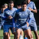 Zagueiro do Cruzeiro se surpreende com cartão e reage por ficar fora contra o Flamengo