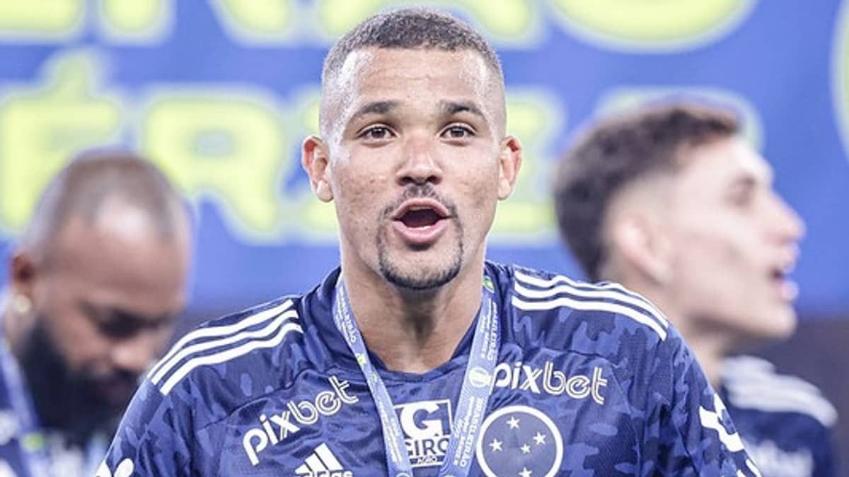 Cruzeiro se reúne com Athletico-PR na tentativa de viabilizar volta de Zé Ivaldo 