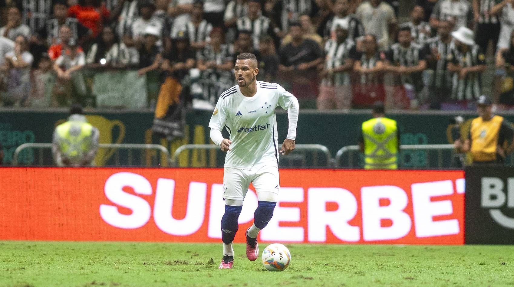 Cruzeiro: Larcamón rasga elogios a Zé Ivaldo, que comenta reserva no clássico
