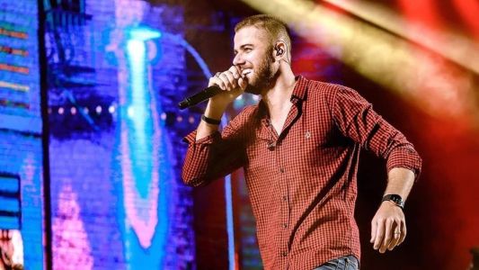 Zé Neto, da dupla Zé Neto e Cristiano, realizou o sonho do filho ao busca-lo na escola de caminhão