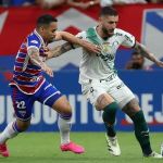 Palmeiras busca empate com Fortaleza com um a menos e se mantém líder do Brasileiro