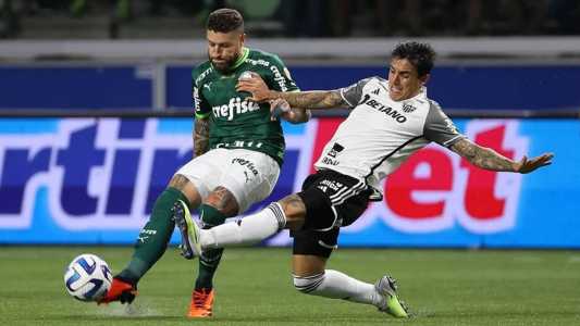 Zé Rafael foi um dos destaques do Palmeiras na classificação contra o Galo