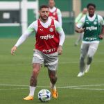 Zé Rafael treina no Palmeiras e se aproxima de retorno na Copa do Brasil