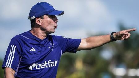 Zé Ricardo deverá repetir escalação do Cruzeiro diante do Internacional