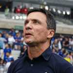 Zé Ricardo lamenta empate, fala em chateação e espera melhora do Cruzeiro contra o Cuiabá