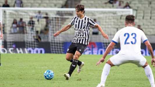 Zé Ricardo, ex-América, joga pelo Ceará contra o Avaí na noite desta quarta, pela Série B