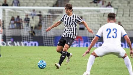 Zé Ricardo, ex-América, joga pelo Ceará contra o Avaí na noite desta quarta, pela Série B