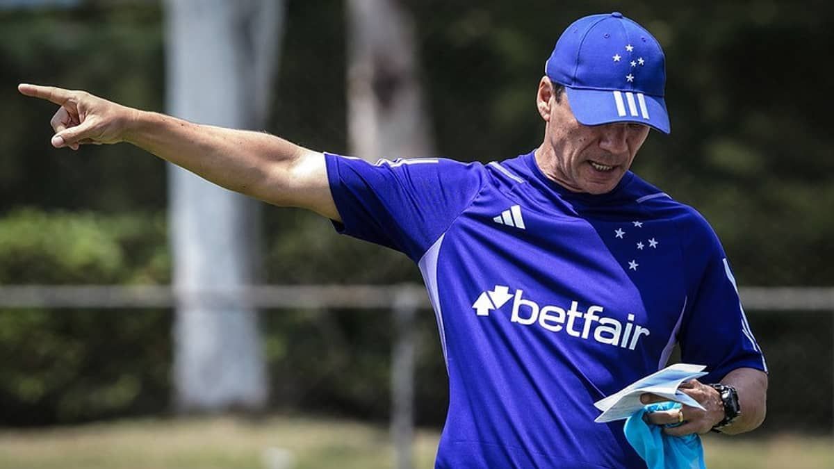 Gilberto não é relacionado no Cruzeiro um mês após elogios de Zé Ricardo