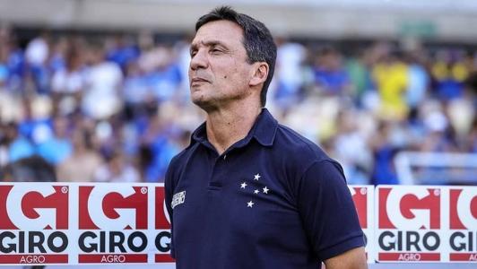 Zé Ricardo não terá atletas suspensos para o próximo jogo