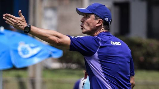 Zé Ricardo, técnico do Cruzeiro, em treino na Toca da Raposa II